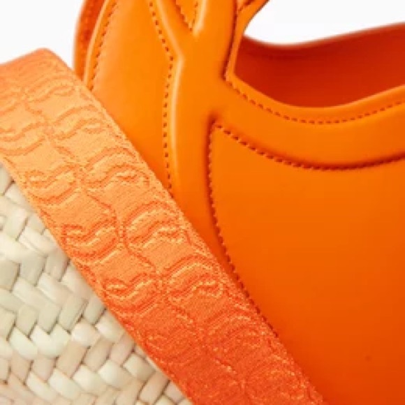 Christian Louboutin Small Biloumoon Basket Bag in Raffia - Picture 4 of 5